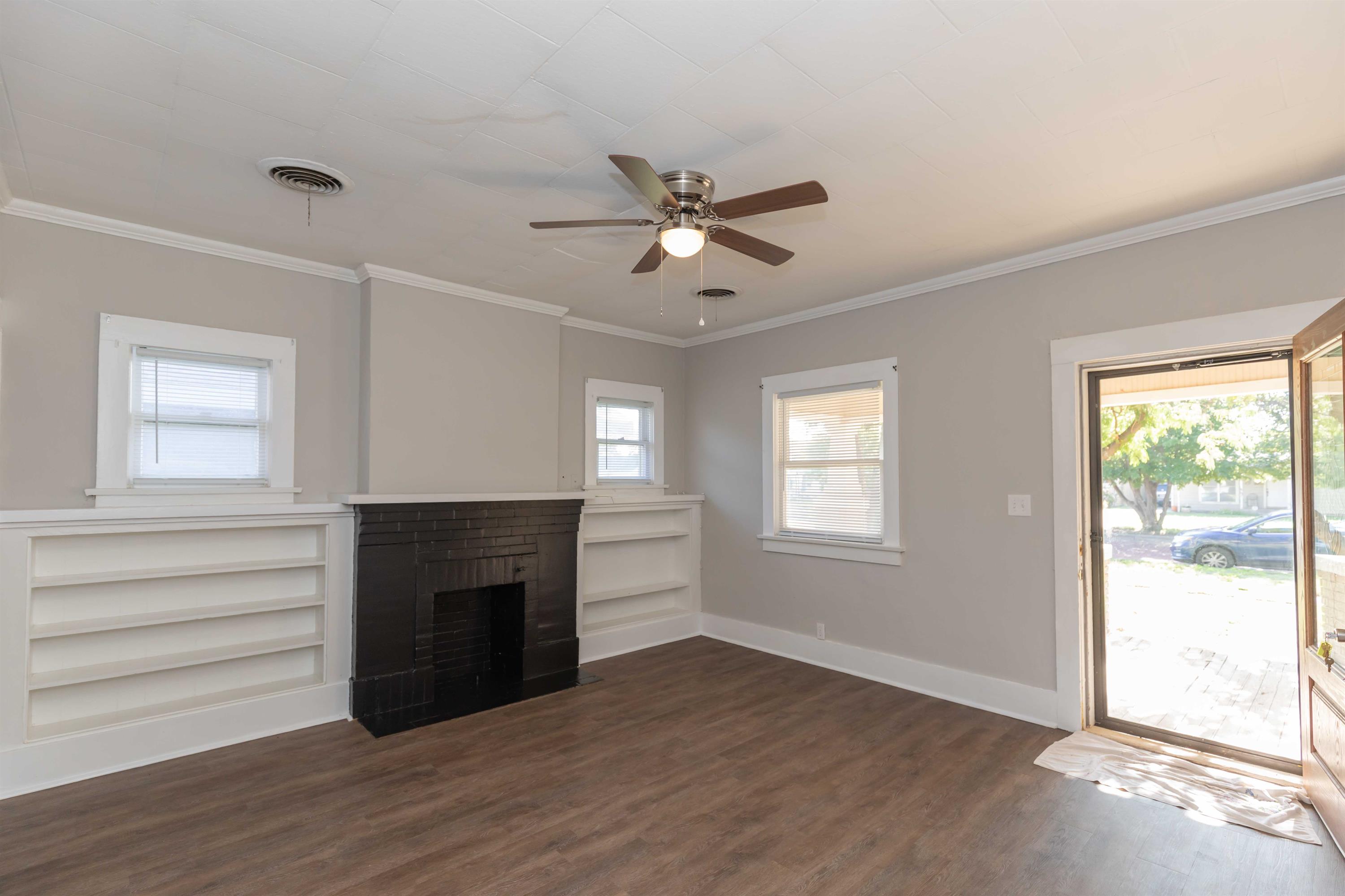 2214 S Taylor